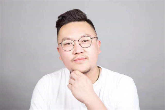 【青年教师风采】白天:弹指九年 他用满腔热情书写奉献担当